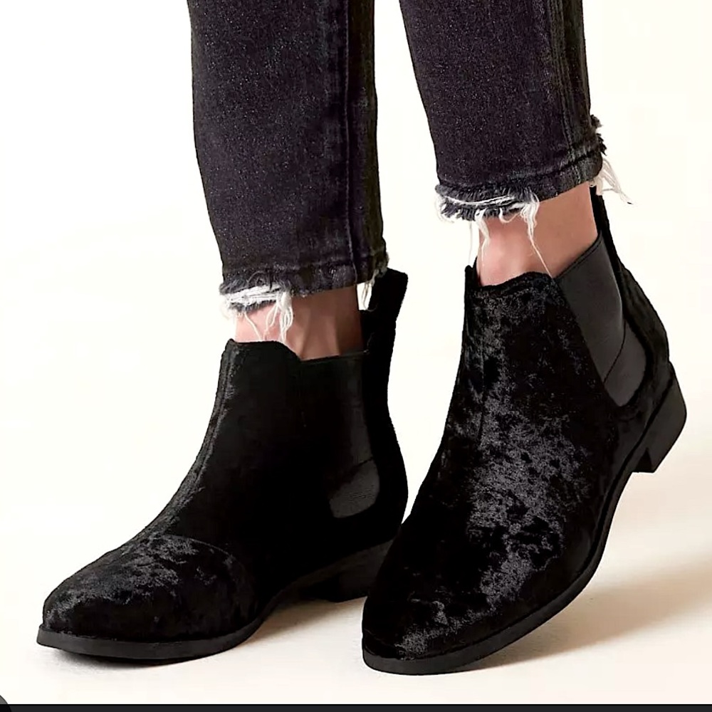 Toms ella black crushed velvet ankle booties